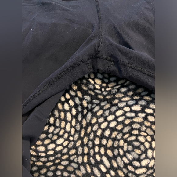 Lululemon Capri athletic pants. Navy blue with green trim. Size 10 without tags. - Picture 4 of 6